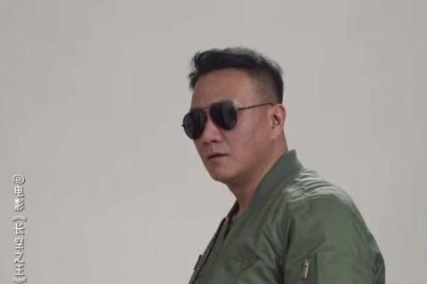 《传奇来了胡军燃情代言:巅峰热血兄弟激战玛法》 《传奇来了胡军燃情代言:巅峰热血兄弟激战玛法》