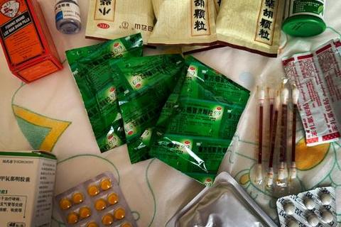 复方黄连素片服用时间解析:饭前饭后选择与肠胃适应指南