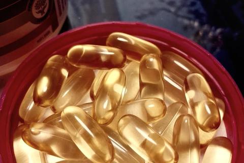 澳洲月见草油副作用解析_潜在风险与使用警示
