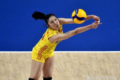 排球自由人身高之谜：为何矮个选手成防守核心？