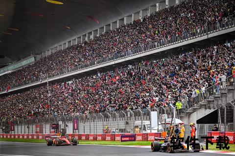 极速狂飙-F1赛事高清全记录_引擎轰鸣与巅峰对决瞬间