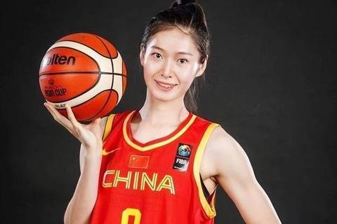 NBA女球员的荣耀征程-赛场绽放的巾帼力量与突破精神