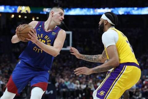 NBA巅峰对决：约基奇与字母哥谁领跑2025最强之争
