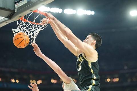 华裔新星周志豪_揭秘NBA中锋新势力崛起之路