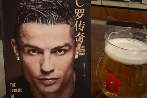 C罗耳钉之谜：揭秘球星独特风格与象征意义