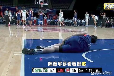 NBA假摔现象解析-探究球员策略与比赛规则间的博弈真相