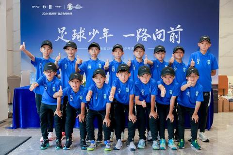 绿茵少年团_奔跑逐梦的小学校园足球成长记