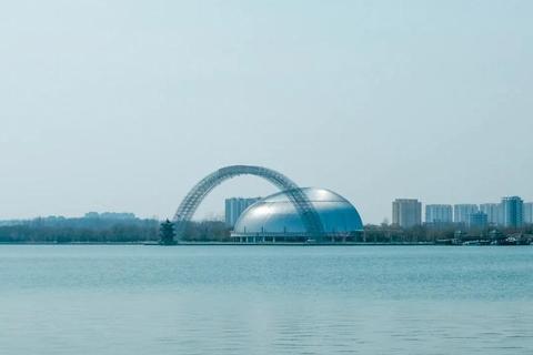 海滨双城记：青岛豪迈海港与厦门温婉鹭岛的生活美学