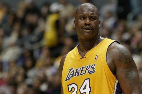 鲨鱼制霸NBA禁区_奥尼尔巅峰统治力解码-传奇中锋的篮球史诗