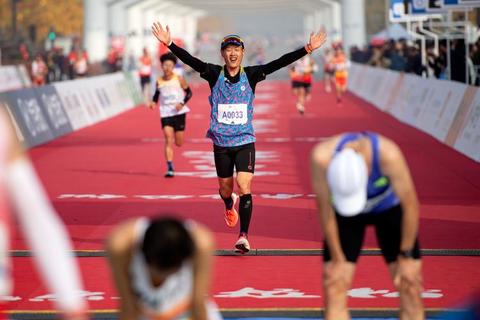 北京马拉松42.195公里_挑战极限的全程奔跑与赛道故事