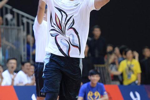 库里三分风暴席卷NBA_神准远投如何重塑篮球进攻美学