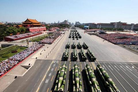 7月30日阅兵直播频道指南_央视综合与国防军事同步呈现
