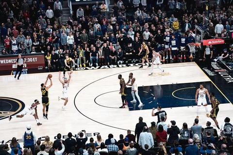 库里三分风暴席卷NBA_神准远投如何重塑篮球进攻美学