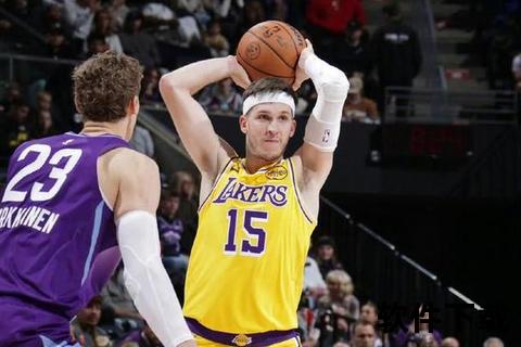 爵士复仇终结湖人六连胜_马尔卡宁32分掀青春风暴  第1张