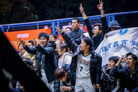 疾风跃影·破晓篮团_青春无畏的球场追光者