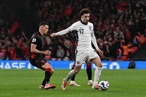 英格兰队3-0轻取拉脱维亚_世预赛两连胜领跑小组