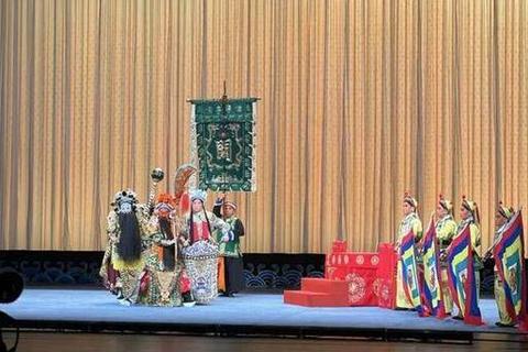 冷板凳_梨园行溯源：从戏曲伴奏到职场隐喻