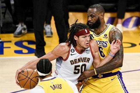 科比40分VS安东尼39分09西决G1湖人险胜掘金