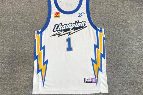 NBA球队球衣风云录：经典款与潮流设计的碰撞融合