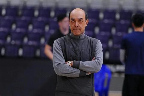 阿的江57岁：从八一传奇到宁波主帅的篮球征程