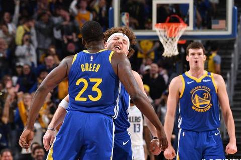 勇士三分风暴席卷NBA常规赛_库里率队冲击西部排名新巅峰