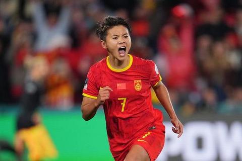 中国女足制胜密码：精神传承与团队协作如何碾压男足短板
