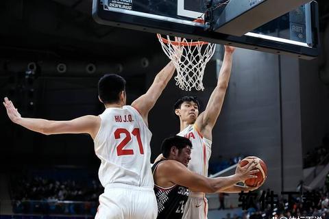 中国男篮赛事解析：关键战术与球员表现深度复盘