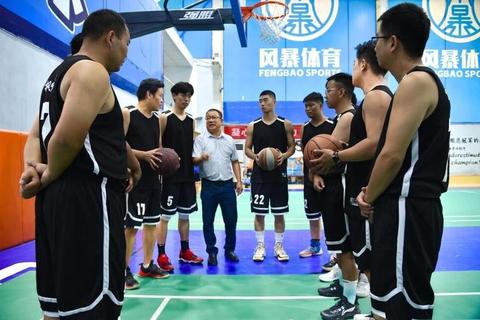 中国篮球队队长：领军者的荣耀征程与团队担当
