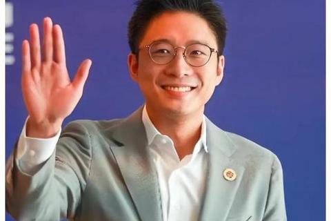 霍启山身高之谜：1.85米官方数据与公众猜测对比