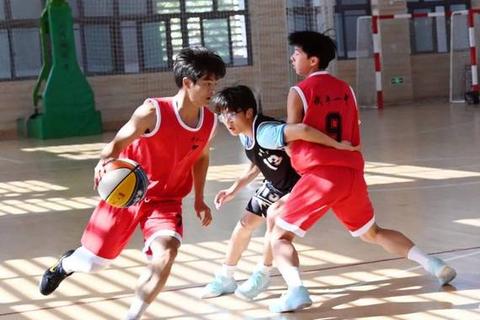 青春无畏勇者胜_武汉二中篮球队的荣耀征途与热血成长