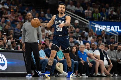 NBA假摔现象解析-赛场策略博弈与裁判判罚尺度探讨