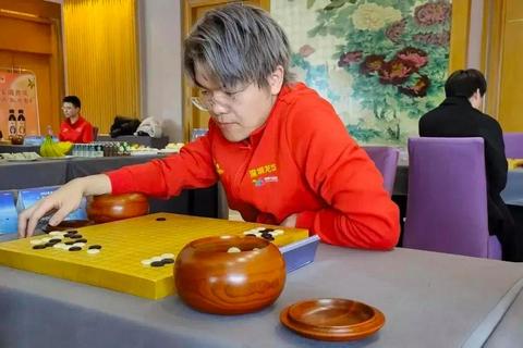 柯洁率深圳龙华队首夺围甲冠军_围棋巅峰之战