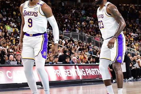 新浪NBA_焦点赛事深度解析-最新动态与球星热点追踪