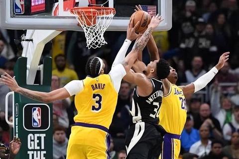 NBA季后赛激战：湖人勇士生死对决_三分雨掀翻西部格局