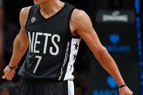 林书豪率尼克斯激战篮网-纽约德比再掀篮球狂潮